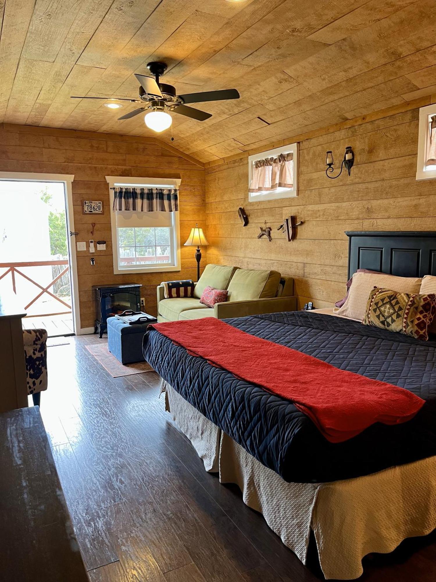 Hotel The Alexander At Creek Road Dripping Springs Exterior foto